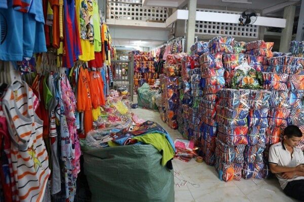 tìm nguồn sỉ quần áo trẻ em
